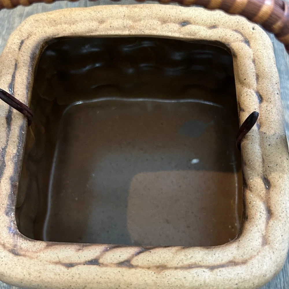 Vintage‎ Takahashi Japan tromp l’oeil Ceramic Basket Unmarked With Wicker Handle